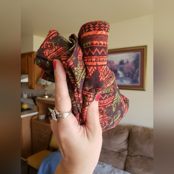 NWOT lularoe firery Alpine lake house leggings - Picture 2 of 11